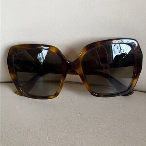 GUCCI Authentic Vintage Tortoise Shell Rectangular Sunglasses GG0096S